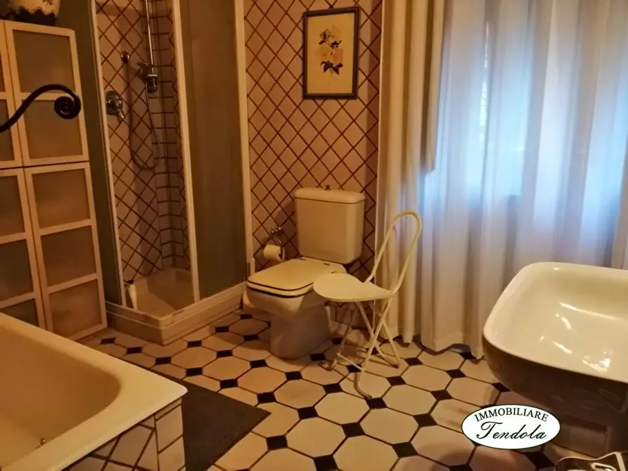 Immagine 10 di Villa in vendita  a Carrara