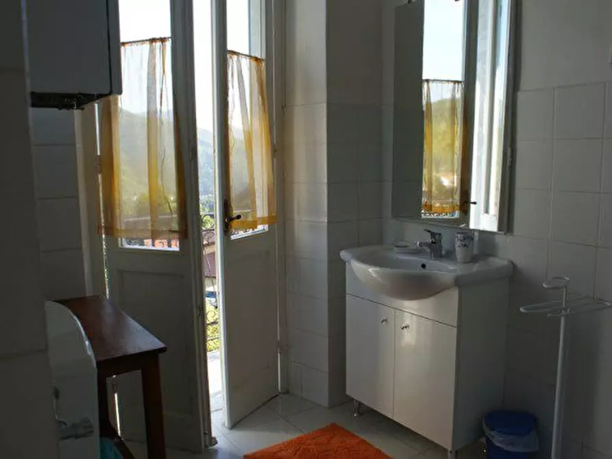 Immagine 9 di Villa in vendita  a Casola In Lunigiana