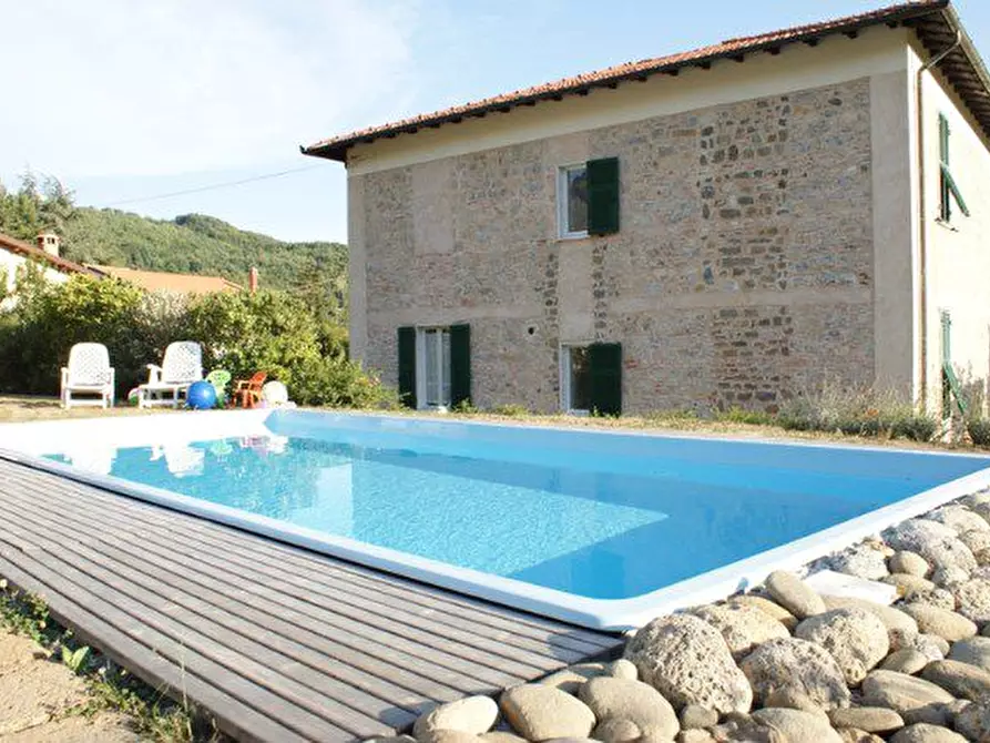 Immagine 2 di Villa in vendita  a Casola In Lunigiana