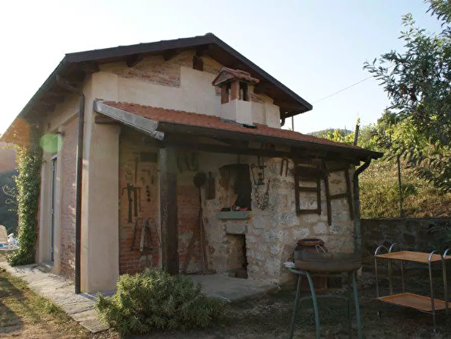 Immagine 3 di Villa in vendita  a Casola In Lunigiana