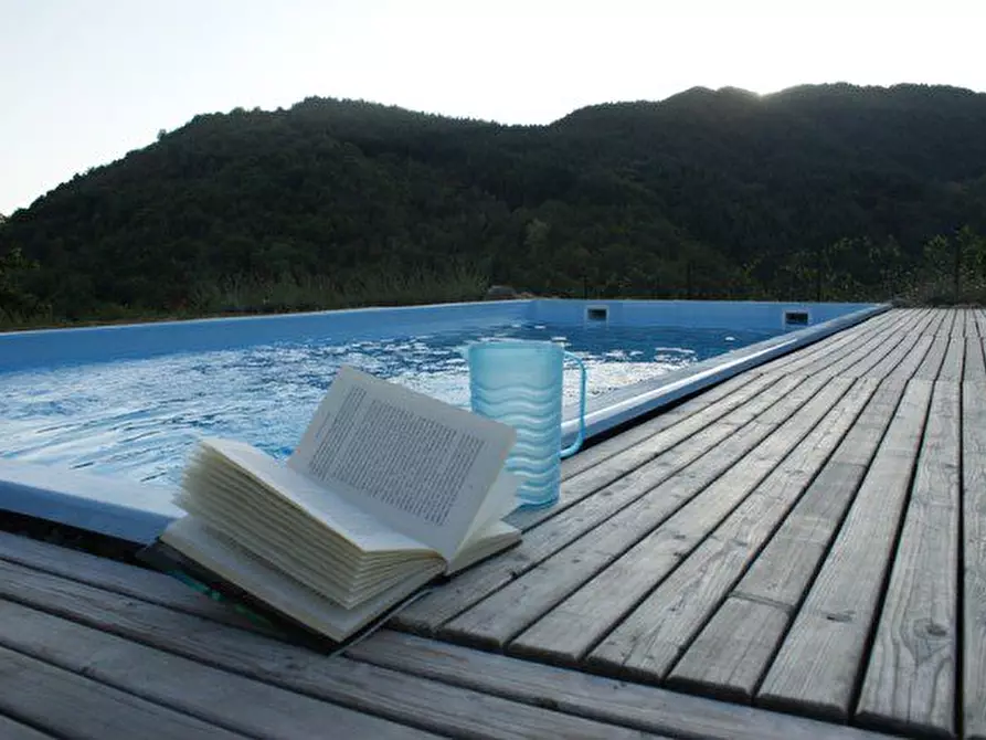 Immagine 5 di Villa in vendita  a Casola In Lunigiana