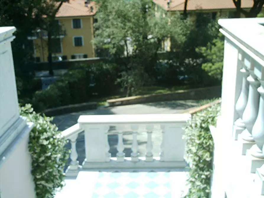 Immagine 10 di Villa in vendita  a Carrara