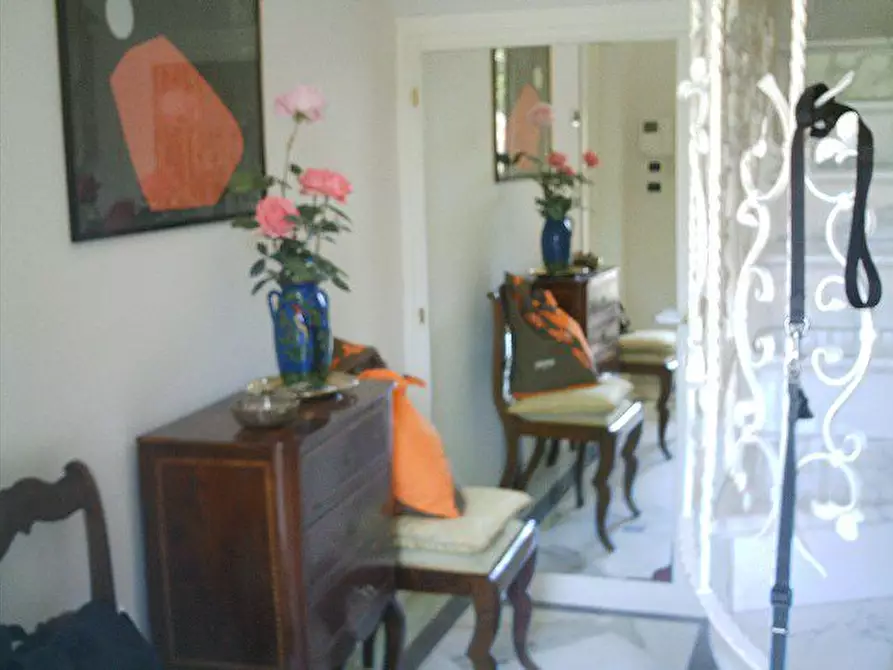 Immagine 2 di Villa in vendita  a Carrara