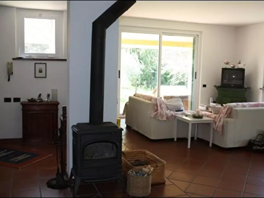 Immagine 3 di Villa in vendita  a Sarzana