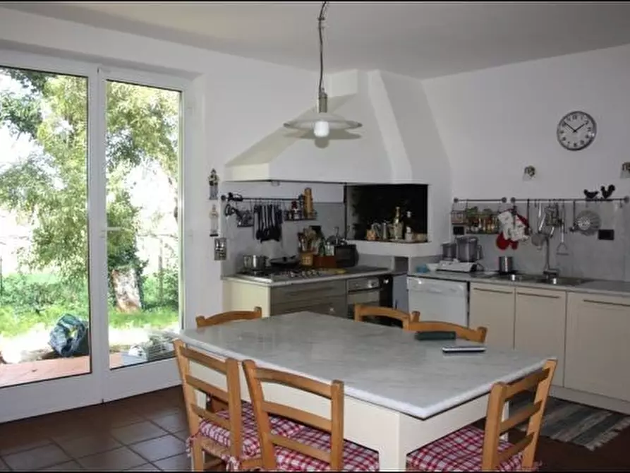 Immagine 6 di Villa in vendita  a Sarzana