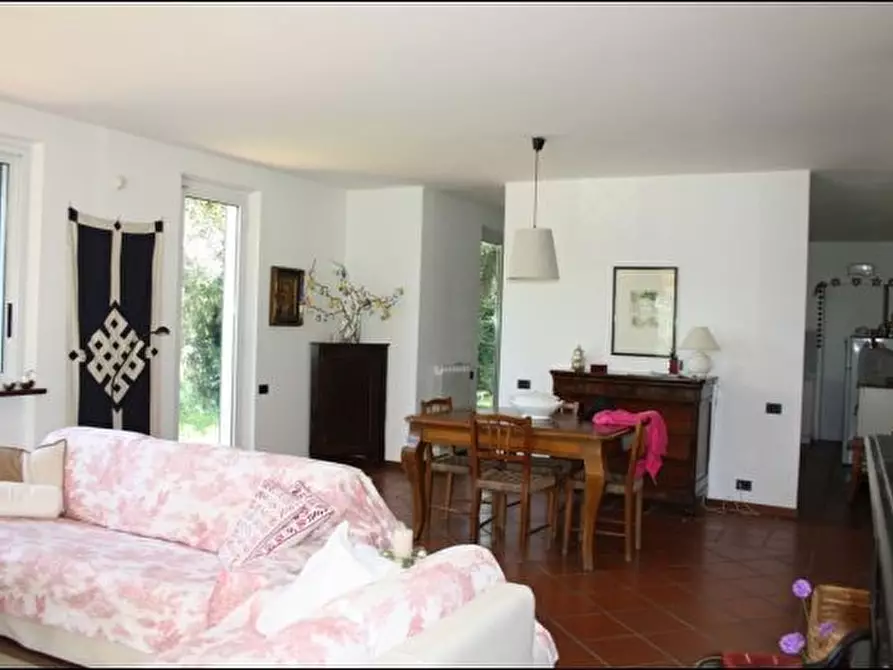 Immagine 10 di Villa in vendita  a Sarzana