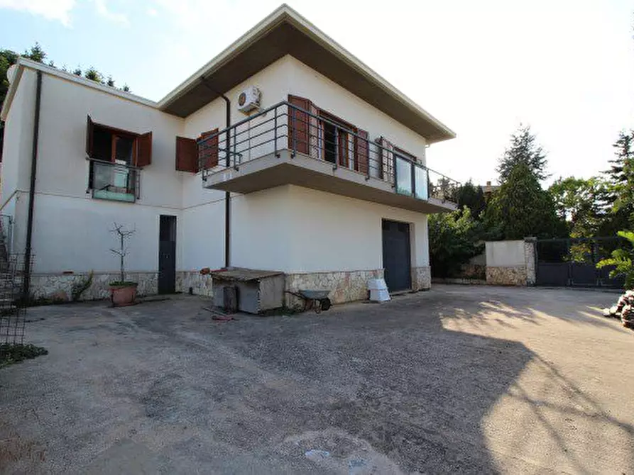 Immagine 1 di Villa in vendita  a Alcamo