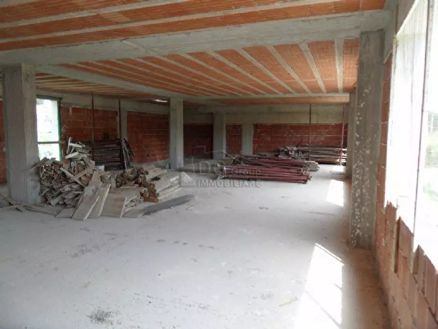 Immagine 10 di Negozio in vendita  a Alcamo