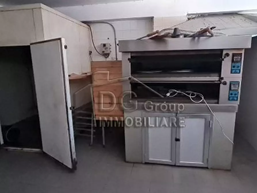 Immagine 4 di Negozio in affitto  a Alcamo