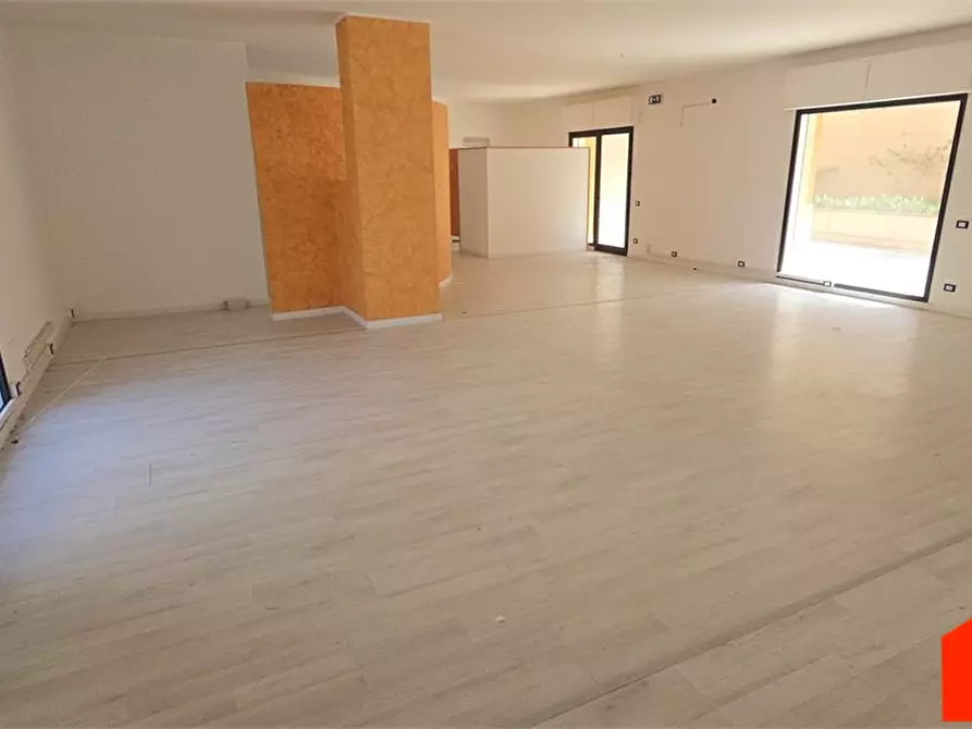 Immagine 2 di Negozio in affitto  a Alcamo