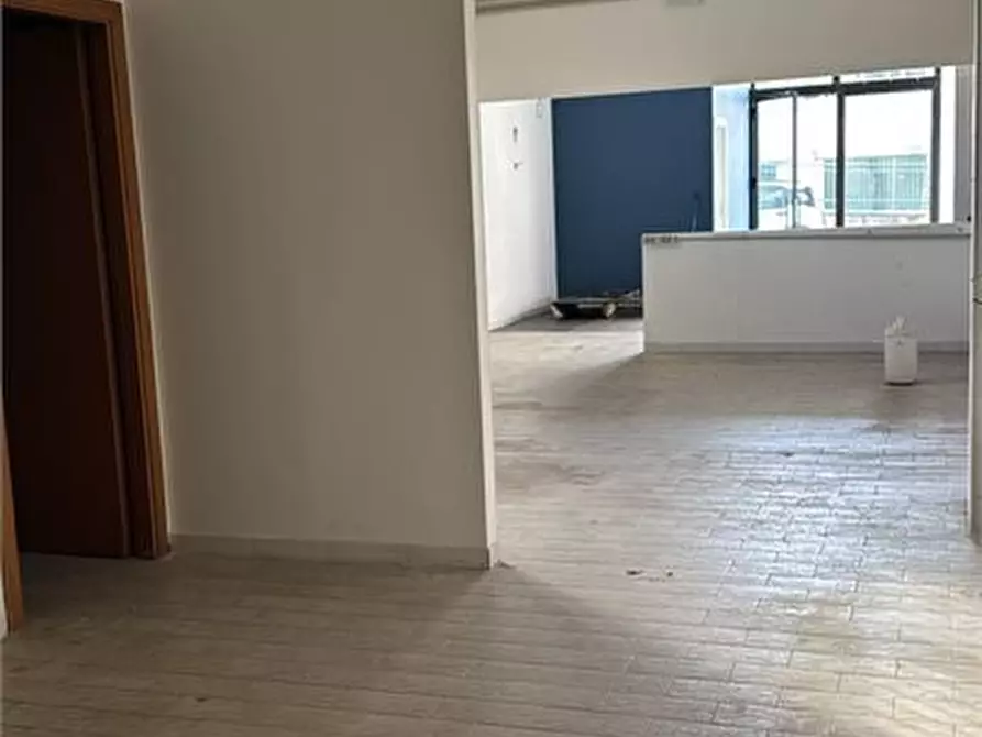 Immagine 8 di Negozio in affitto  a Alcamo