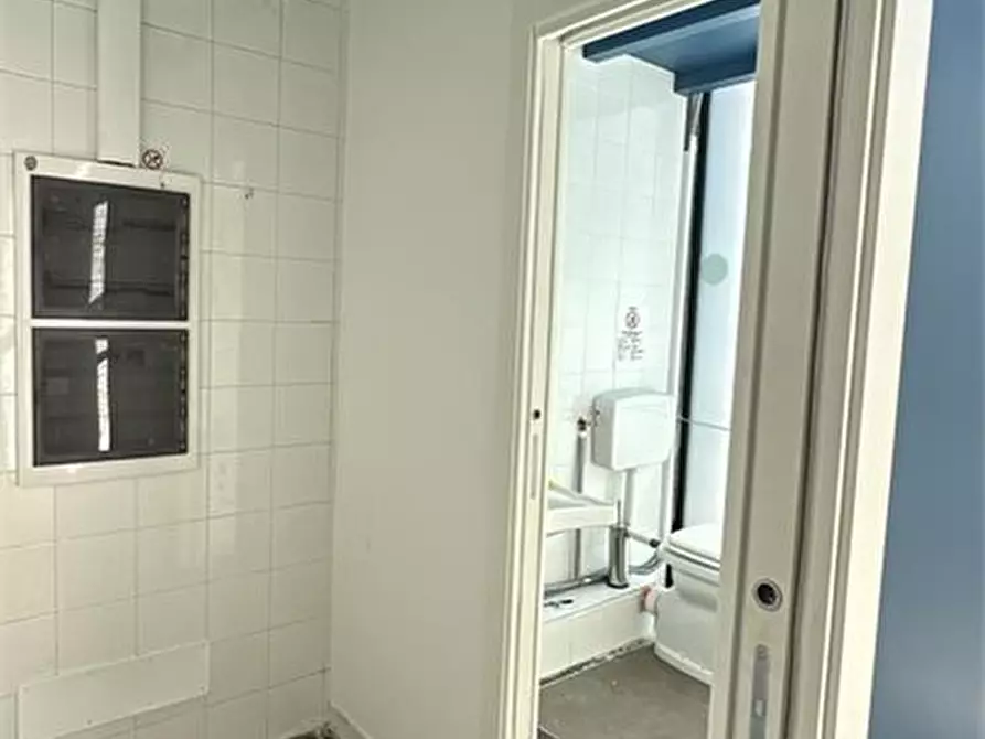 Immagine 10 di Negozio in affitto  a Alcamo