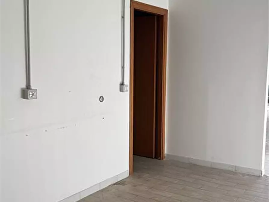 Immagine 9 di Negozio in affitto  a Alcamo