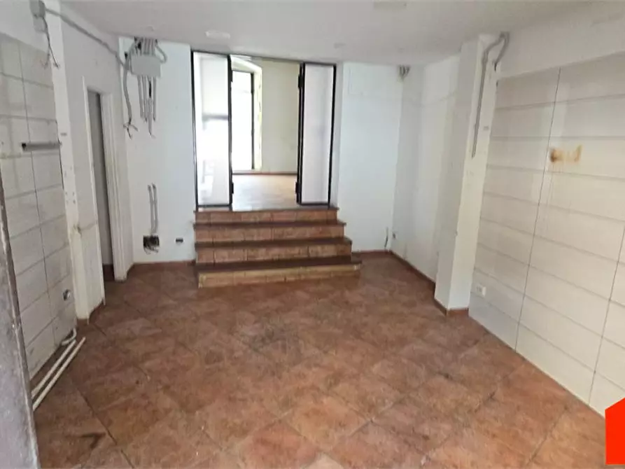 Immagine 10 di Negozio in affitto  a Alcamo