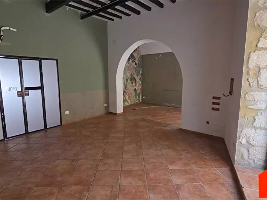 Immagine 4 di Negozio in affitto  a Alcamo