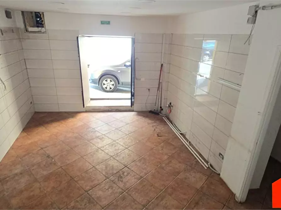 Immagine 9 di Negozio in affitto  a Alcamo