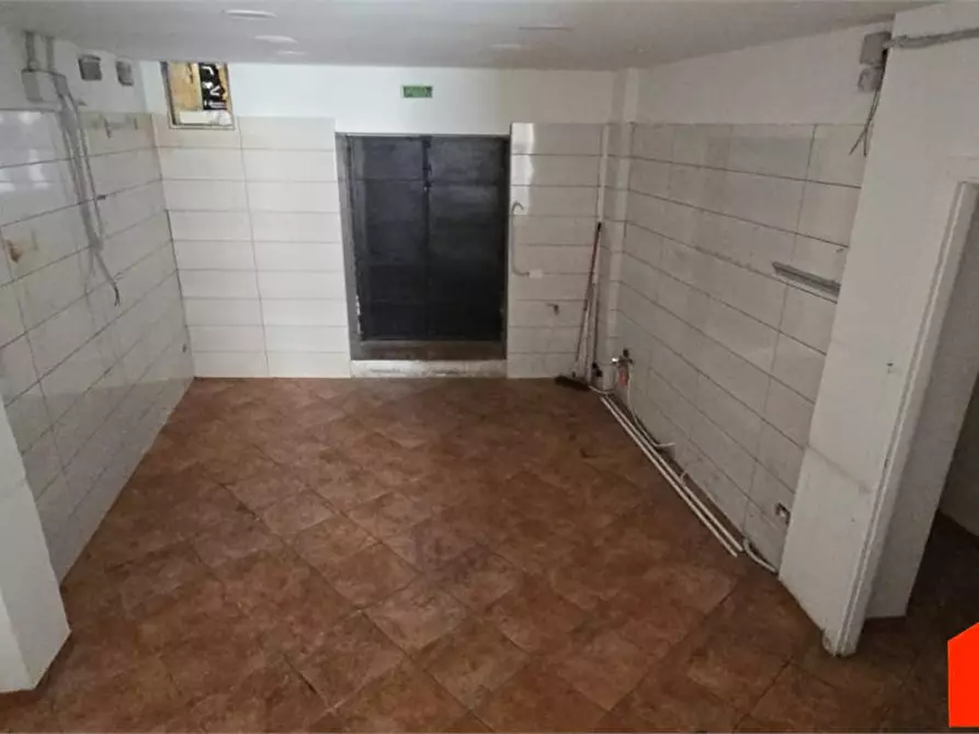 Immagine 8 di Negozio in affitto  a Alcamo