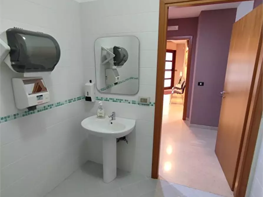 Immagine 8 di Ufficio in affitto  a Alcamo