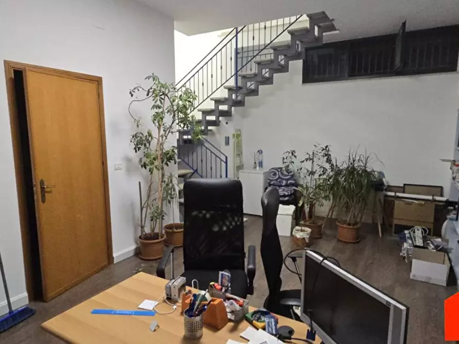 Immagine 8 di Negozio in vendita  a Alcamo