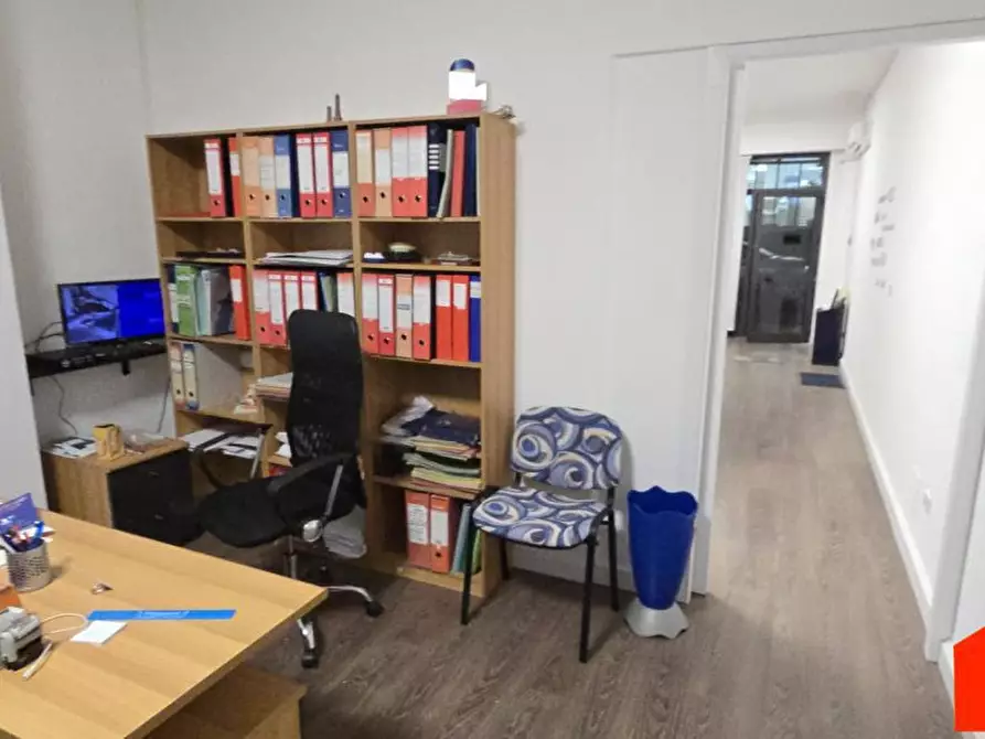 Immagine 10 di Negozio in vendita  a Alcamo