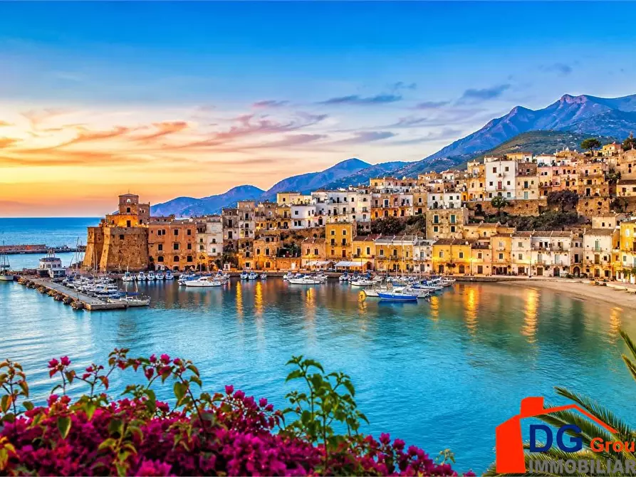 Immagine 1 di Negozio in vendita  a Castellammare Del Golfo
