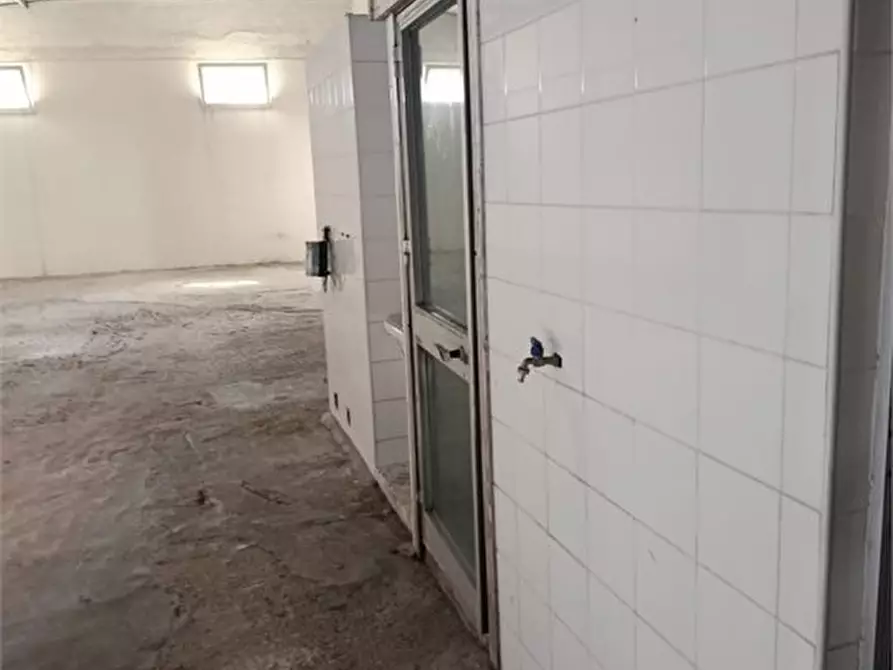 Immagine 6 di Negozio in affitto  a Alcamo