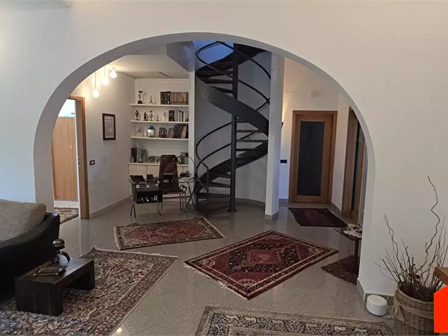 Immagine 10 di Villa in vendita  a Alcamo