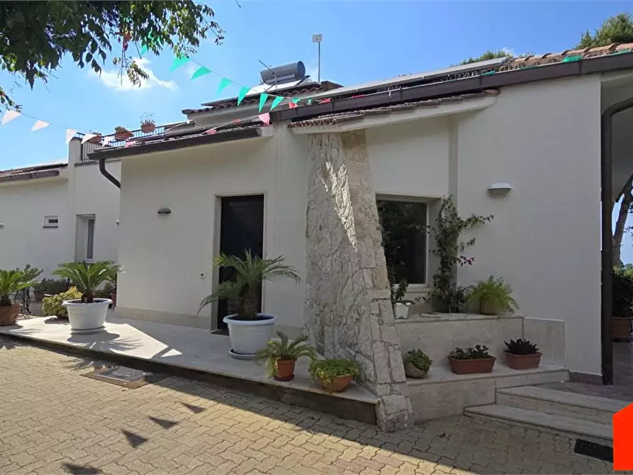Immagine 1 di Villa in vendita  a Alcamo