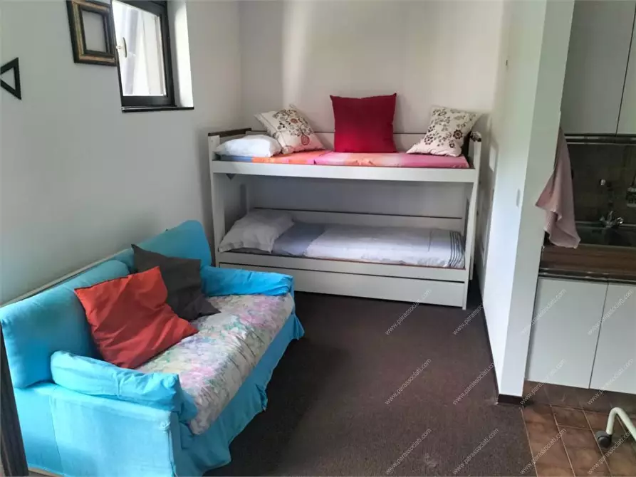 Immagine 10 di Appartamento in vendita  a Oltre Il Colle