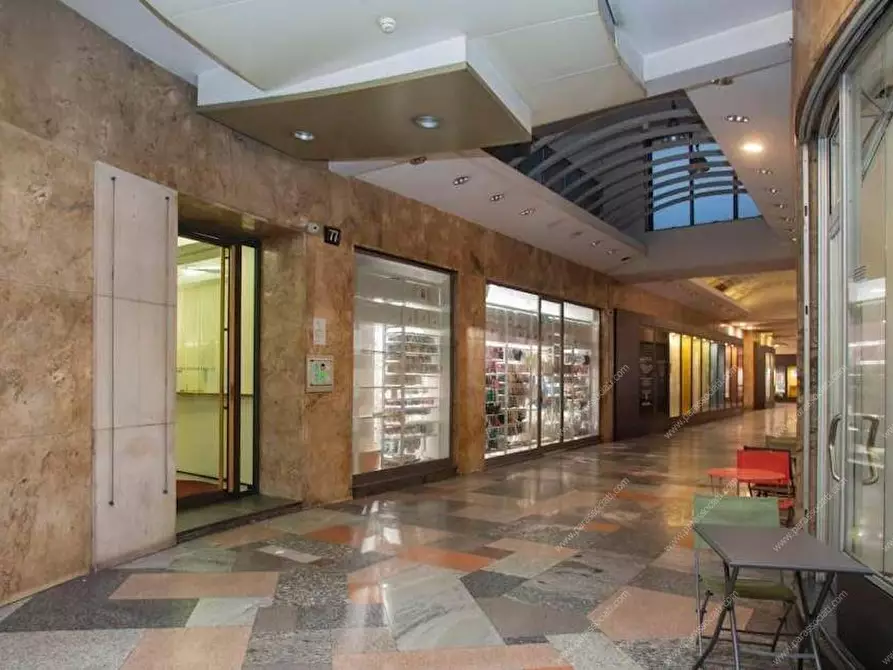 Immagine 2 di Appartamento in vendita  77 a Milano