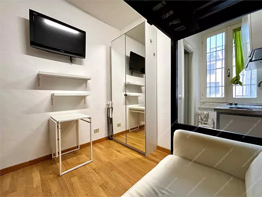Immagine 8 di Appartamento in vendita  7 a Milano