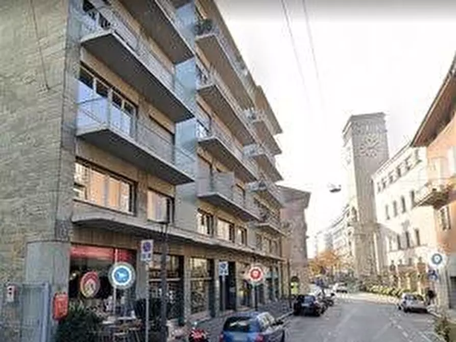 Immagine 1 di Negozio in vendita  a Bergamo