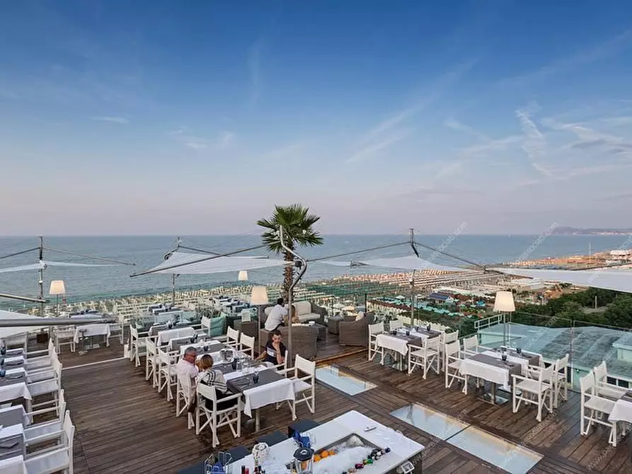 Immagine 4 di Negozio in vendita  a Riccione