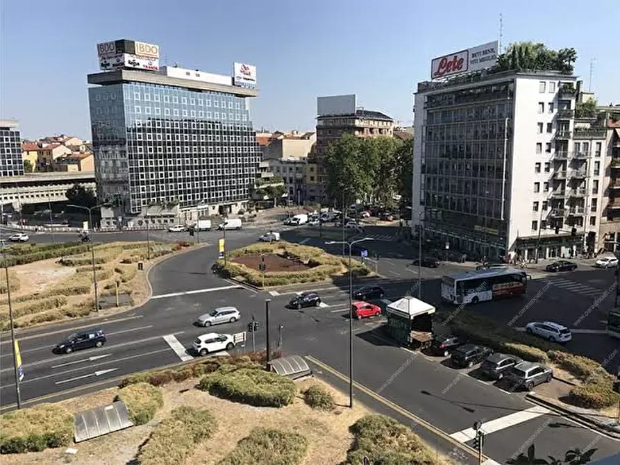 Immagine 5 di Palazzo in vendita  a Milano