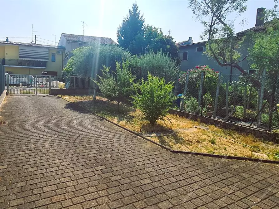 Immagine 10 di Villa in vendita  26 a Miradolo Terme