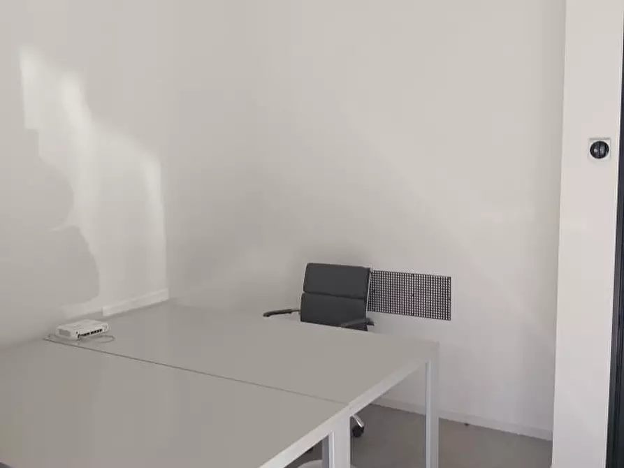 Immagine 2 di Ufficio in affitto  a Parma