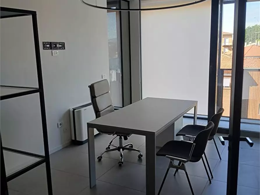 Immagine 5 di Ufficio in affitto  a Parma