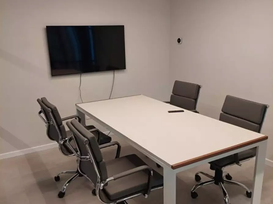 Immagine 8 di Ufficio in affitto  a Parma
