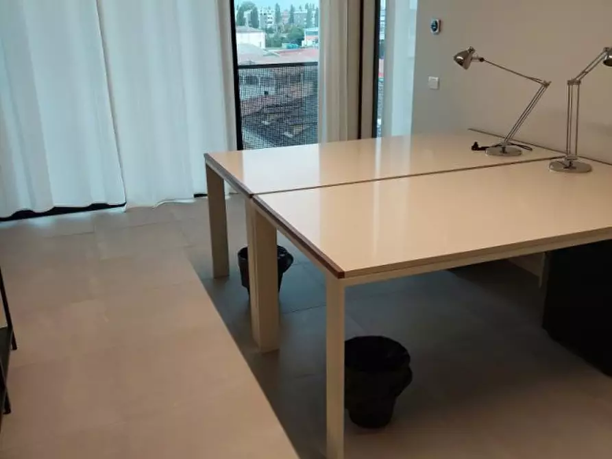 Immagine 9 di Ufficio in affitto  a Parma