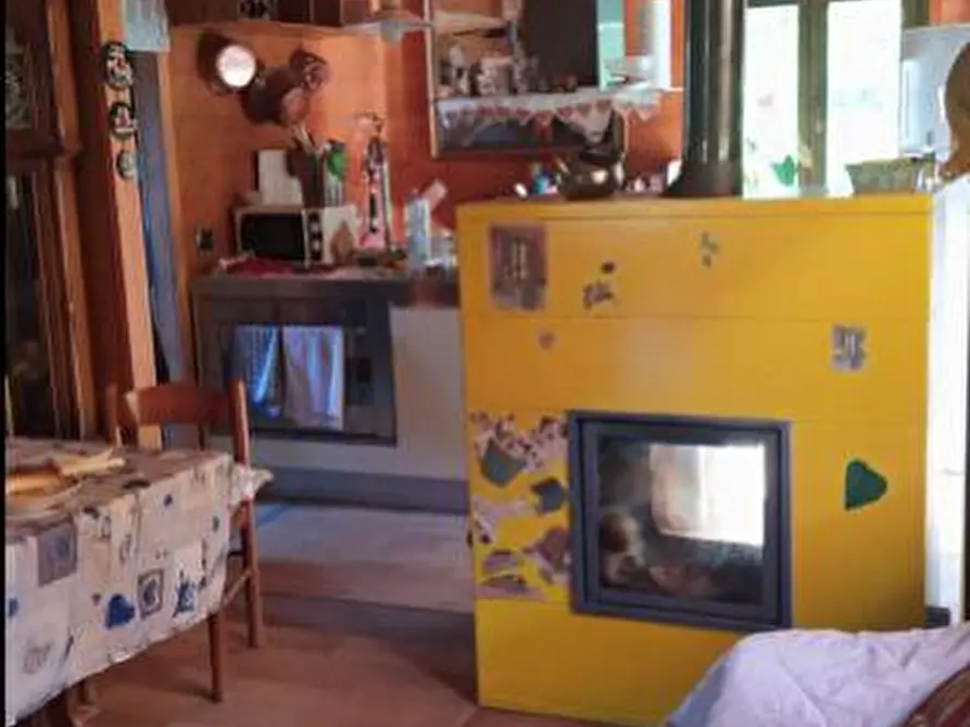 Immagine 2 di Villa in vendita  a Valmozzola