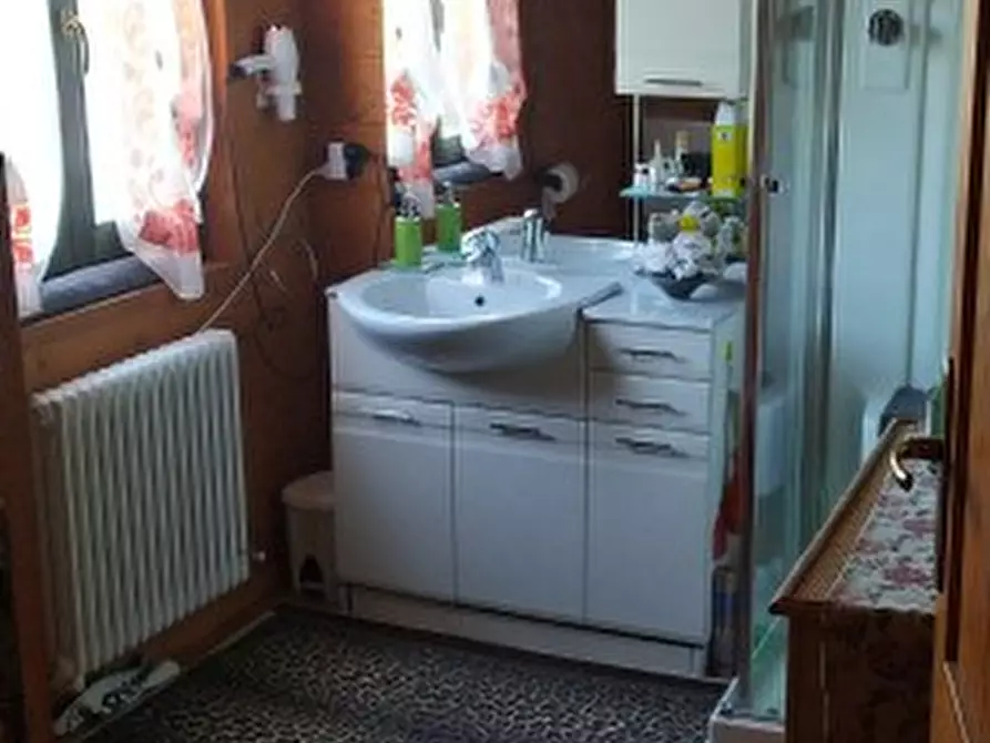 Immagine 5 di Villa in vendita  a Valmozzola