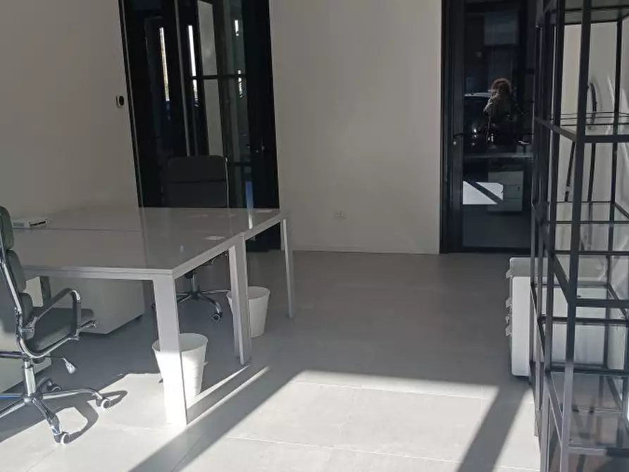 Immagine 1 di Ufficio in affitto  a Parma