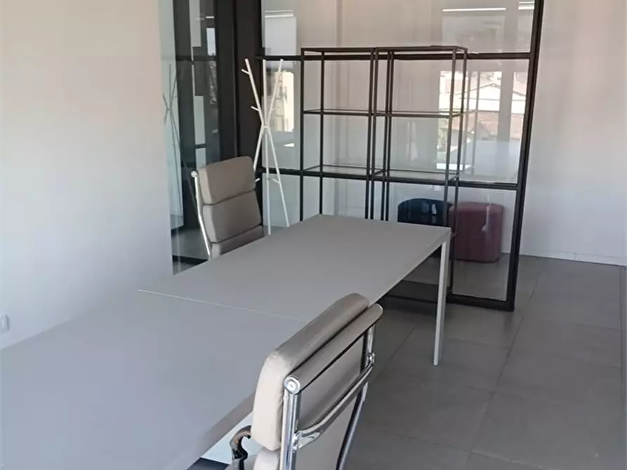 Immagine 6 di Ufficio in affitto  a Parma
