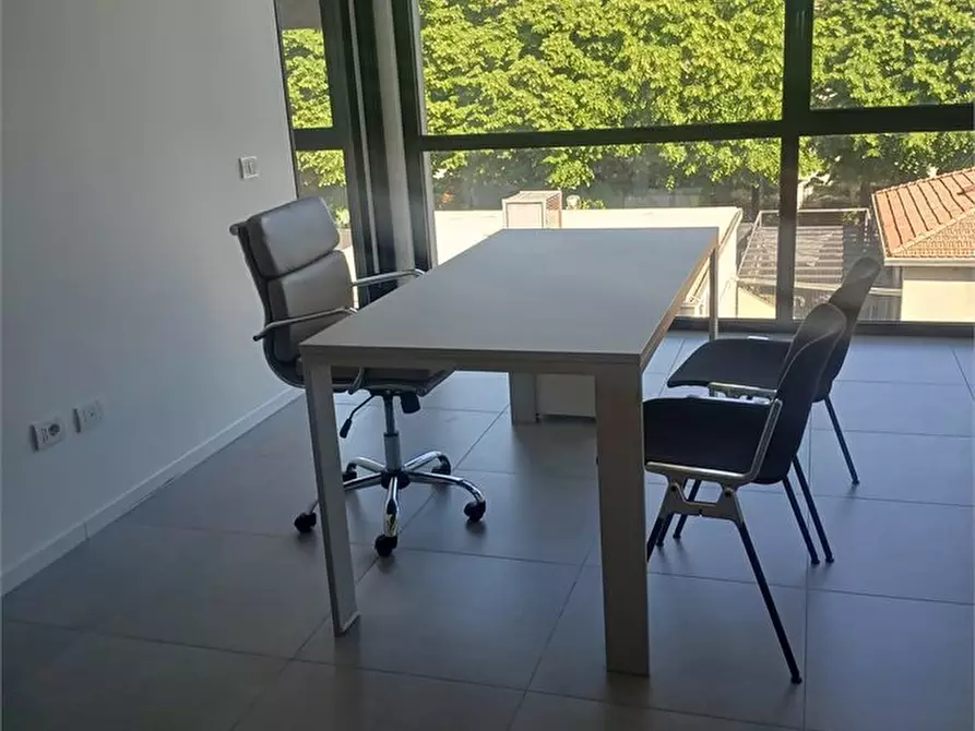 Immagine 2 di Ufficio in affitto  a Parma