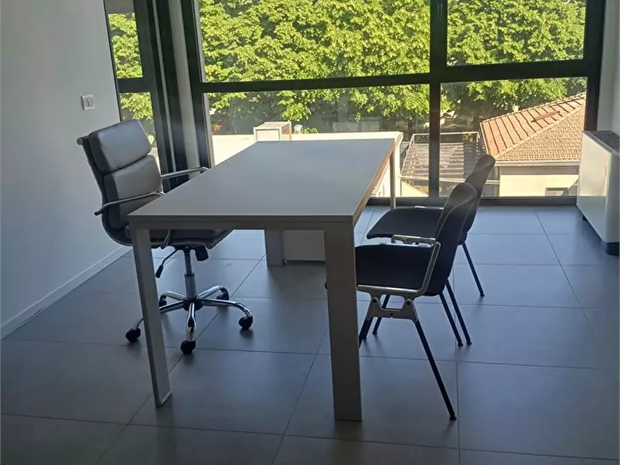 Immagine 1 di Ufficio in affitto  a Parma
