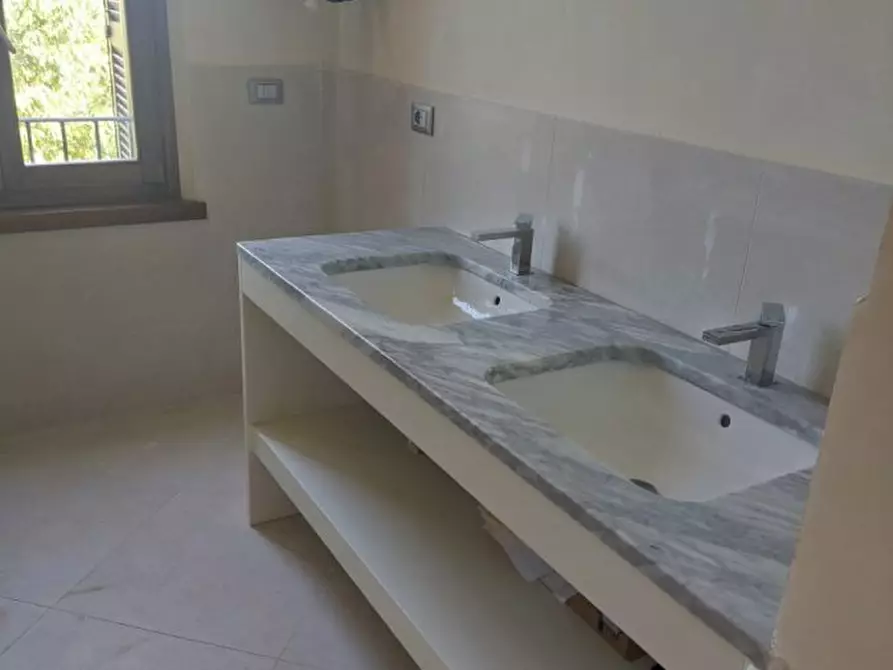 Immagine 9 di Appartamento in vendita  a Parma