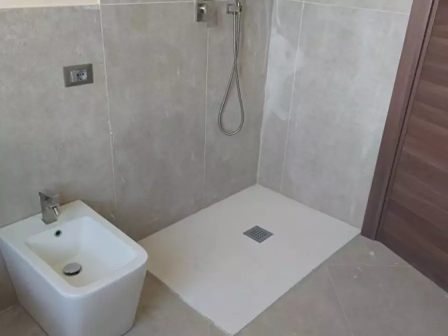 Immagine 10 di Appartamento in vendita  a Parma