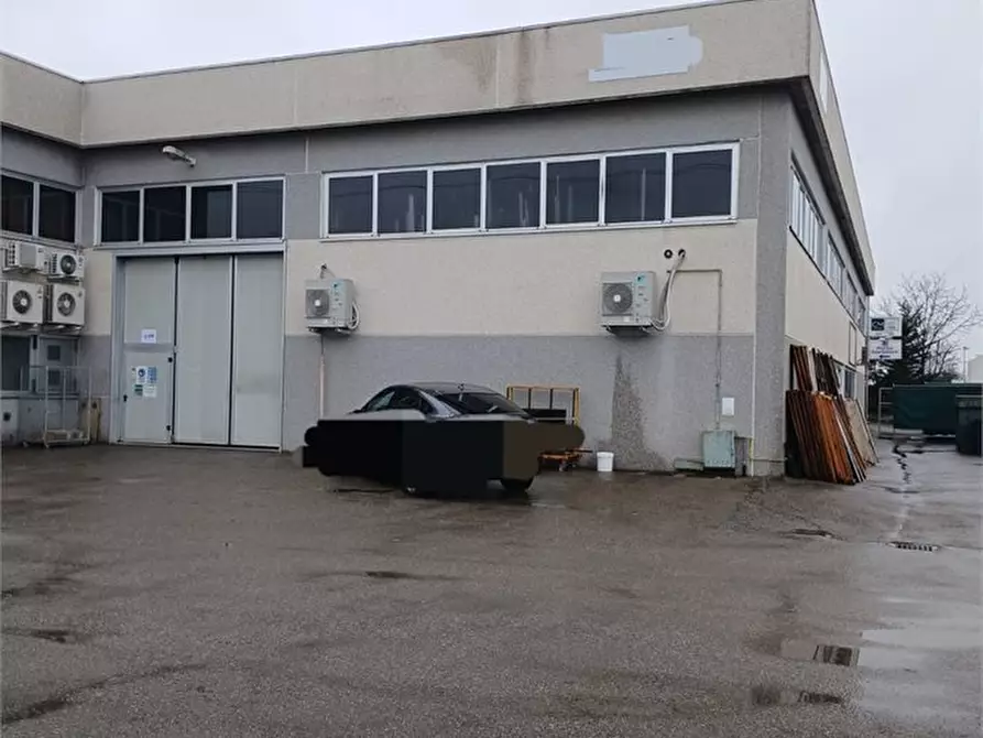 Immagine 2 di Capannone industriale in vendita  a Parma