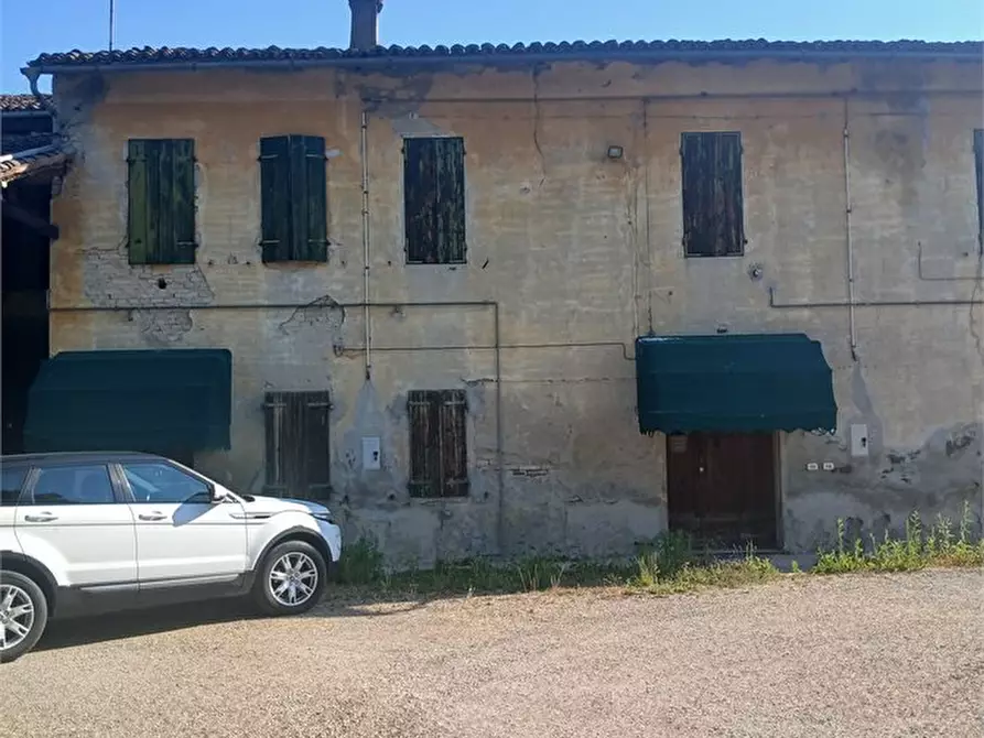 Immagine 10 di Villa in vendita  a Parma