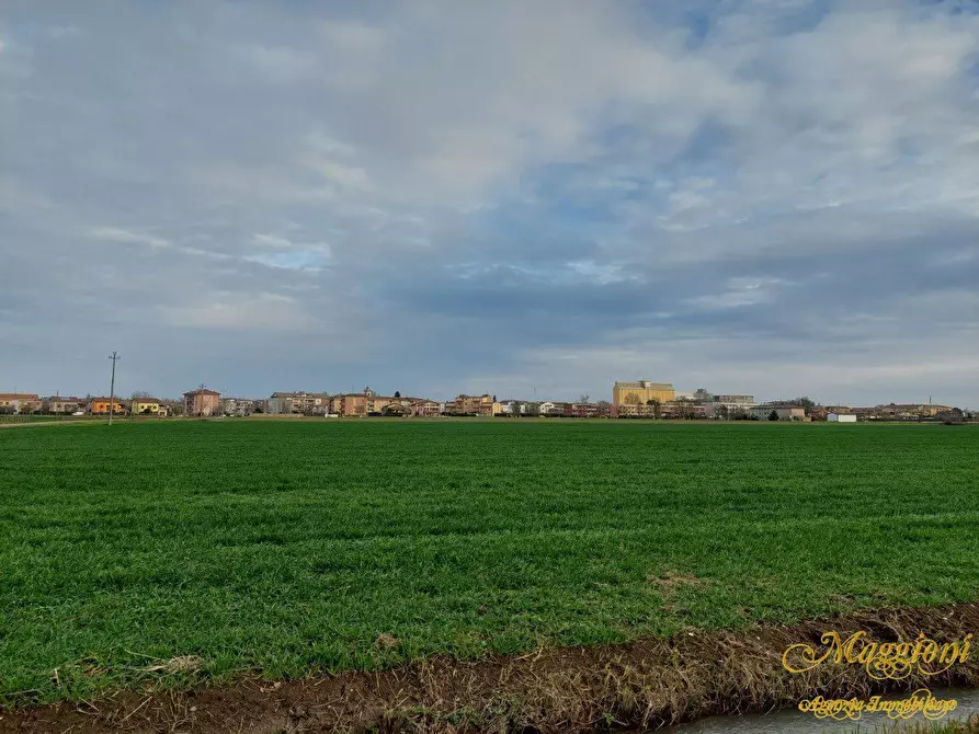 Immagine 1 di Terreno in vendita  a Parma